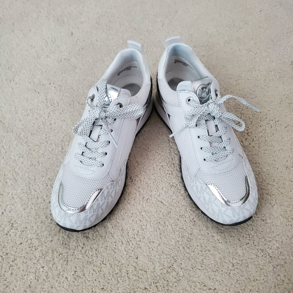 NWOT Michael Kors Wilma Mixed Media Trainer Sneakers Shoes Silver/ White sz6 - Picture 2 of 12